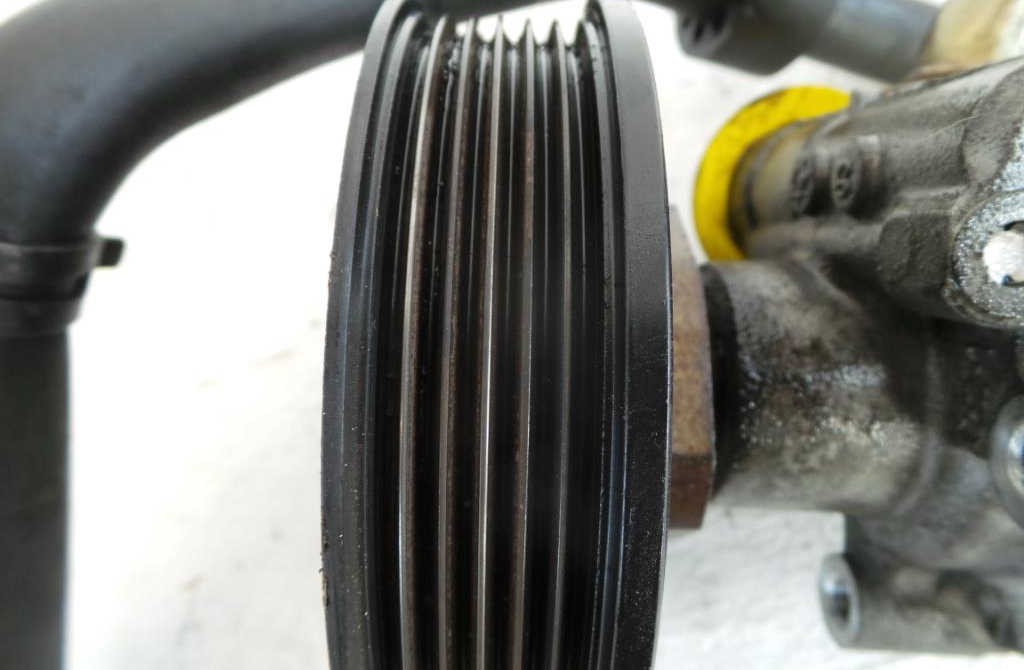 VW Golf 4 3-trg. Bj.03 Servopumpe 1.6 77kw *BCB* 1J0422154B KYB